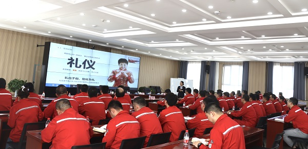 [图文]以人为本 建设协调之“家”——热烈祝贺三塘湖公司工会获得“自治区模范职工之家”声誉称呼-下层动态
