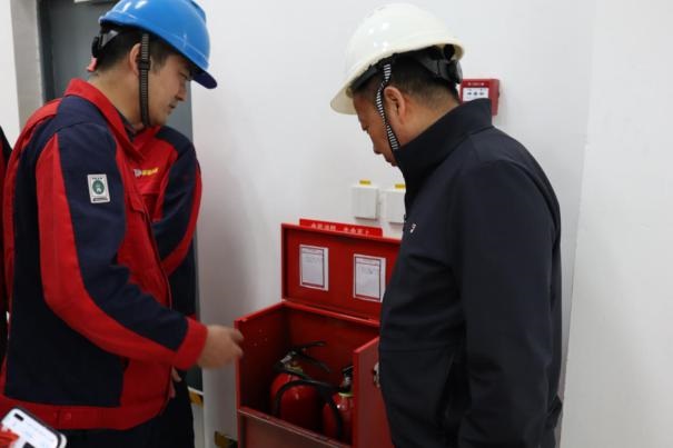 [图文]集团指导组一行赴风能公司达坂城风电场开展清静检查事情-Ag亚洲集团新闻