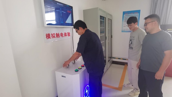 [图文]党建引领促交流 学习履历拓思绪——风能公司第四党支部与华电策勒光伏电站开展学习交流活动-Ag亚洲集团