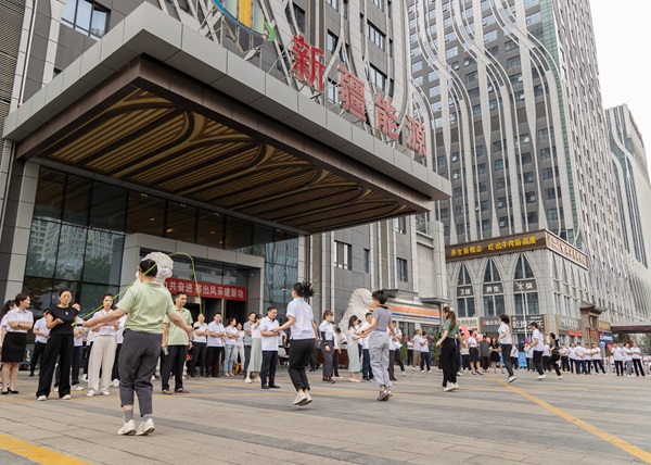[图文]凝心聚力共奋进  赛出风范建新功——Ag亚洲集团集团乐成举行第一届职工趣味运动会-Ag亚洲集团新闻