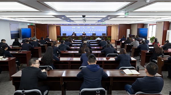 [图文]天下人大代表玉麦尔江·库尔班宣讲天下两会精神-Ag亚洲集团新闻
