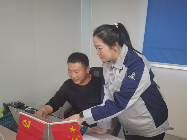 [图文]祝贺！Ag亚洲集团集团两人荣获2025年自治区劳模称呼-Ag亚洲集团新闻